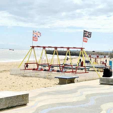 Vitamin Sea Beachfront Apartment Ramsgate - Sleeps 4 Exterior photo